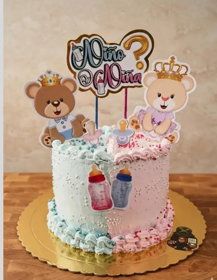 Torta personalizada para revelación elaborada por Mashsweetdolce
